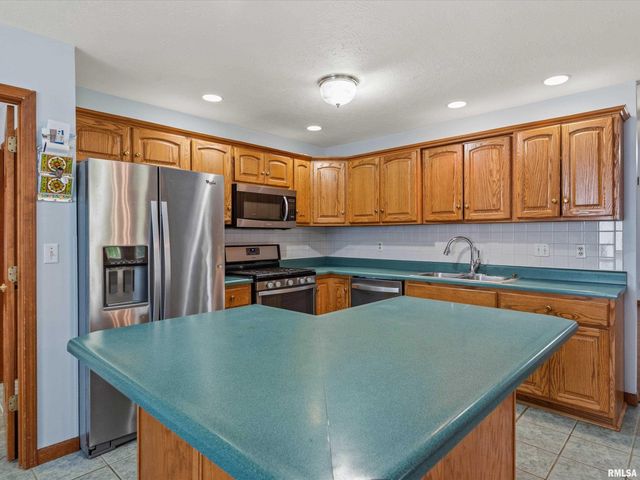 3409 Crystal Lake Drive, Springfield, IL 62711