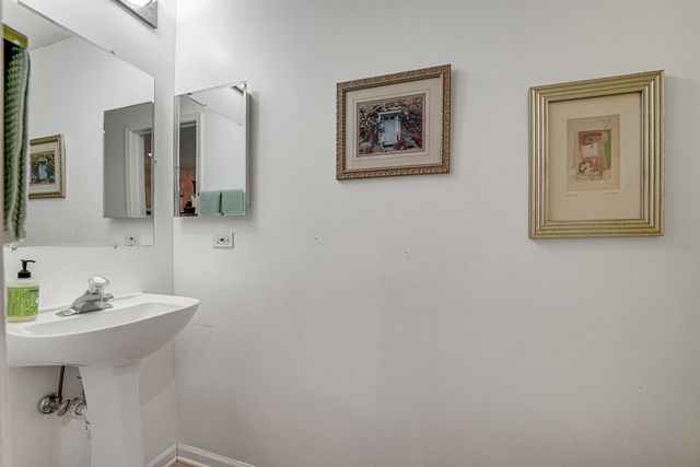 8217 Lincoln Avenue, Skokie, IL 60077