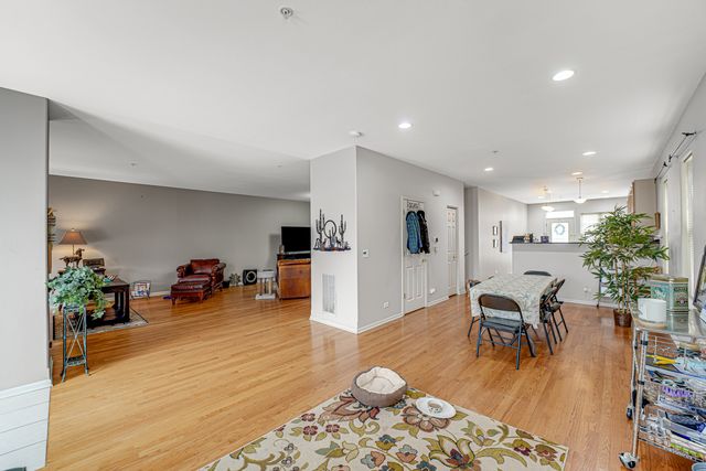 8217 Lincoln Avenue, Skokie, IL 60077