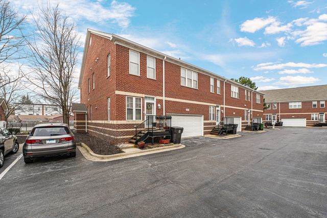 8217 Lincoln Avenue, Skokie, IL 60077