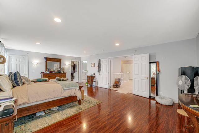 8217 Lincoln Avenue, Skokie, IL 60077