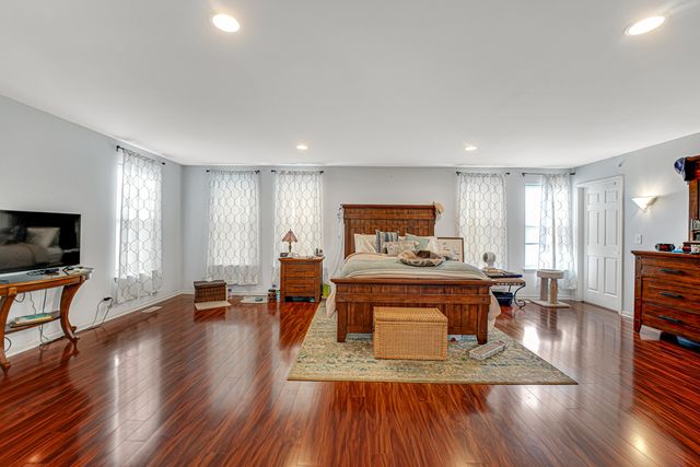 8217 Lincoln Avenue, Skokie, IL 60077