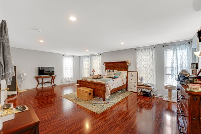 8217 Lincoln Avenue, Skokie, IL 60077