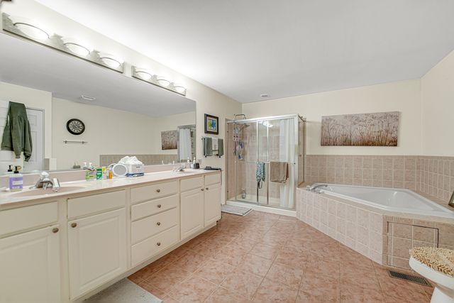 8217 Lincoln Avenue, Skokie, IL 60077