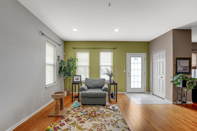 8217 Lincoln Avenue, Skokie, IL 60077