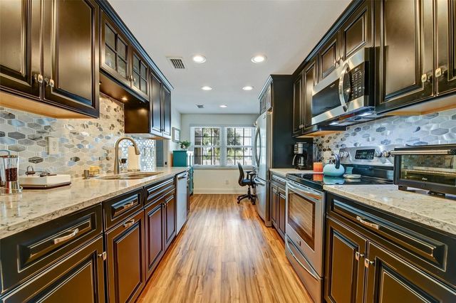 8352 MEADOWBROOK DRIVE 10, Seminole, FL 33777