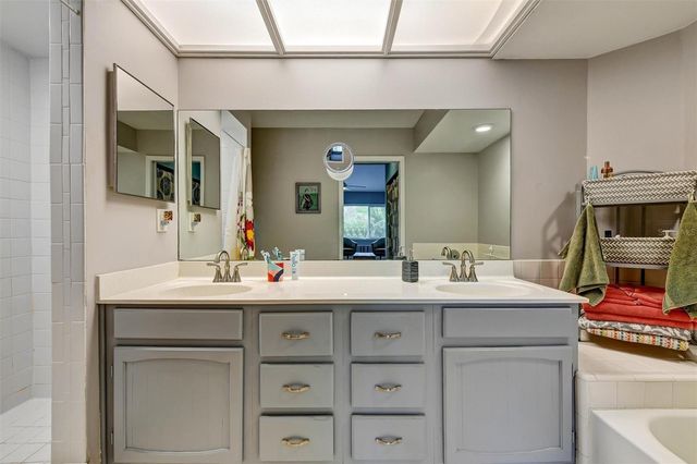 8352 MEADOWBROOK DRIVE 10, Seminole, FL 33777