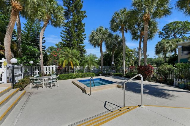 8352 MEADOWBROOK DRIVE 10, Seminole, FL 33777