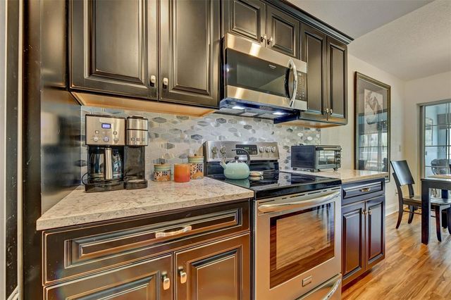 8352 MEADOWBROOK DRIVE 10, Seminole, FL 33777