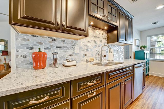 8352 MEADOWBROOK DRIVE 10, Seminole, FL 33777