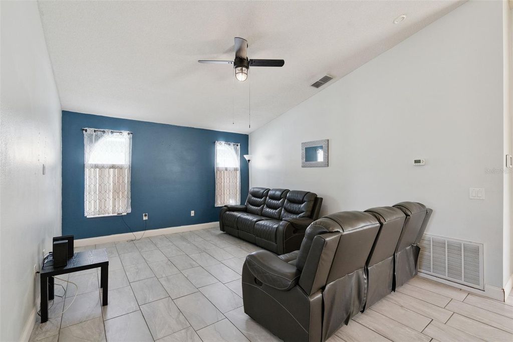 Image 17 of property listing at 1728 BROOK HOLLOW DRIVE, Orlando, FL 32824