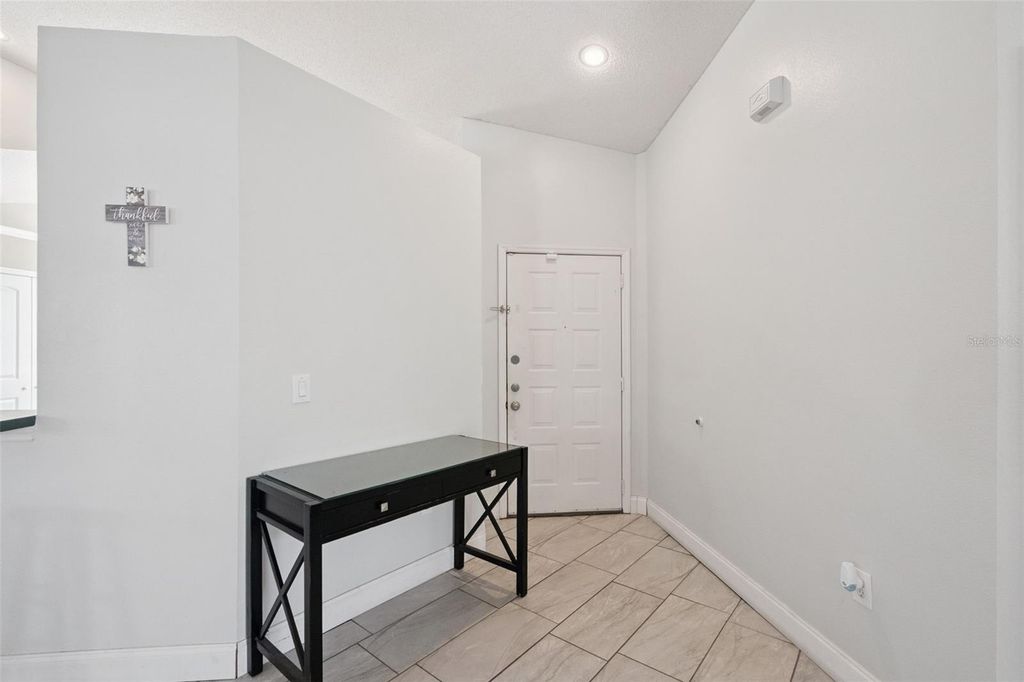 Image 3 of property listing at 1728 BROOK HOLLOW DRIVE, Orlando, FL 32824