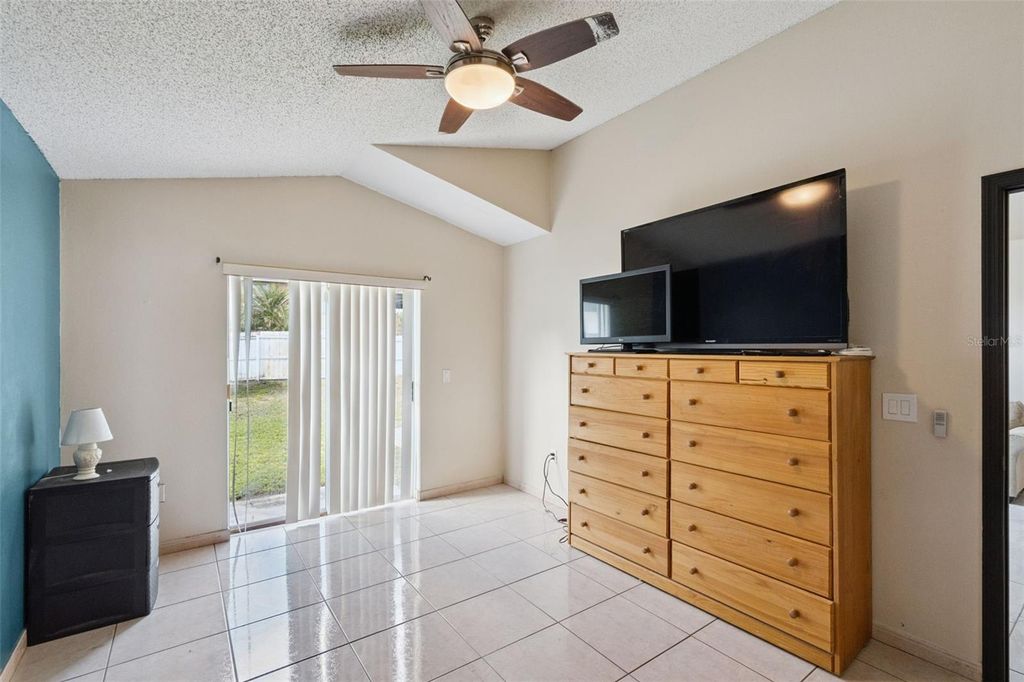 Image 5 of property listing at 1728 BROOK HOLLOW DRIVE, Orlando, FL 32824