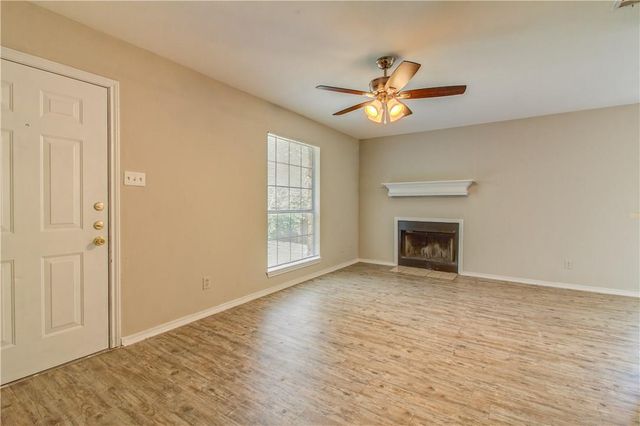 2211 Creekside LN D, Georgetown, TX 78626