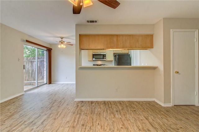 2211 Creekside LN D, Georgetown, TX 78626
