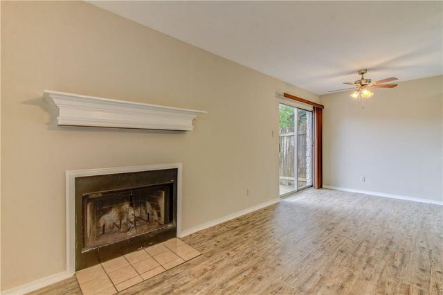 2211 Creekside LN D, Georgetown, TX 78626