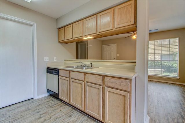 2211 Creekside LN D, Georgetown, TX 78626