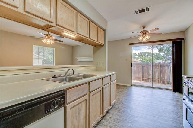 2211 Creekside LN D, Georgetown, TX 78626