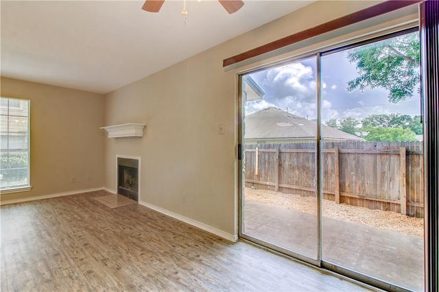 2211 Creekside LN D, Georgetown, TX 78626