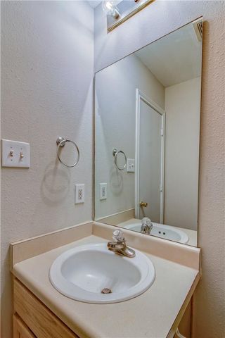 2211 Creekside LN D, Georgetown, TX 78626