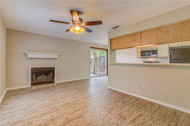 2211 Creekside LN D, Georgetown, TX 78626