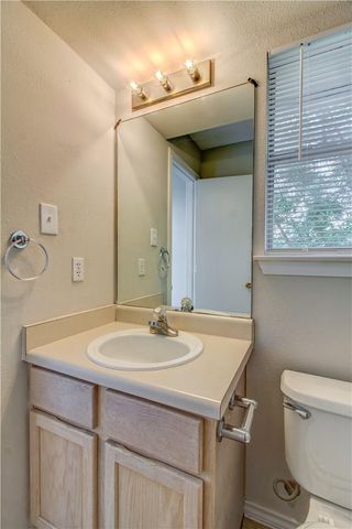 2211 Creekside LN D, Georgetown, TX 78626