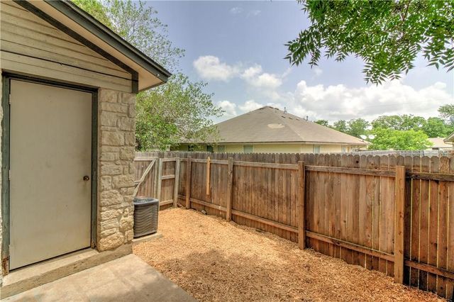 2211 Creekside LN D, Georgetown, TX 78626