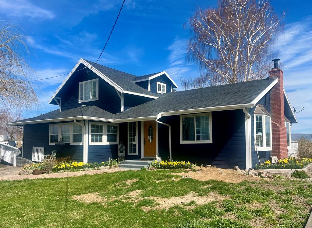 8220 Washburn Way, Klamath Falls, OR 97603