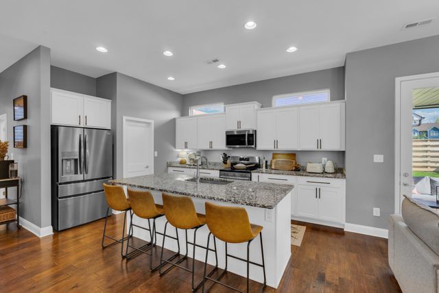 1111 Belle Pond Ave, Knoxville, TN 37932