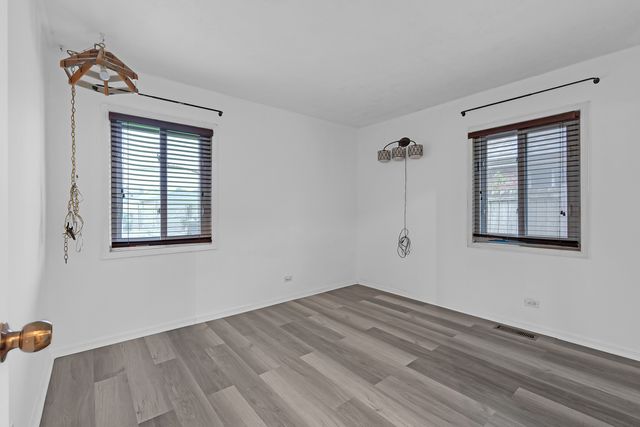 6031 S Merrimac Avenue, Chicago, IL 60638