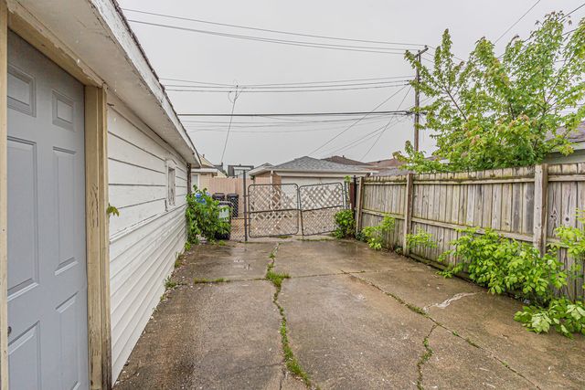 6031 S Merrimac Avenue, Chicago, IL 60638