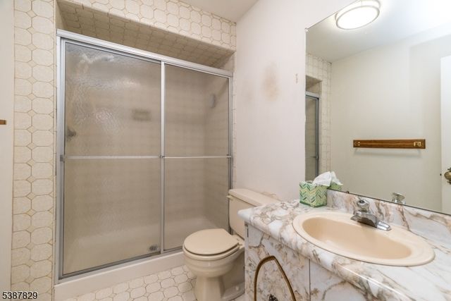 107 Provincetown Ct, Raritan Twp., NJ 08822