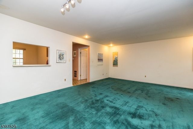107 Provincetown Ct, Raritan Twp., NJ 08822