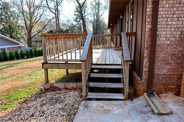 4296 Linda SW Lane, Lilburn, GA 30047