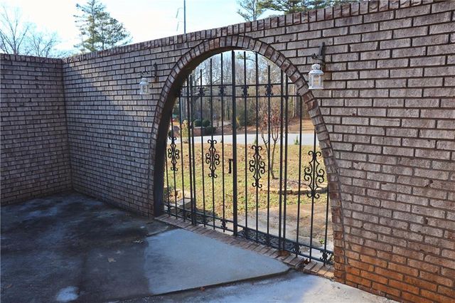 4296 Linda SW Lane, Lilburn, GA 30047