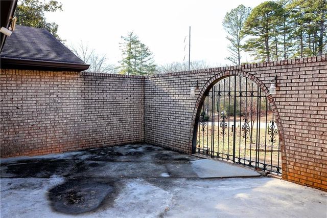 4296 Linda SW Lane, Lilburn, GA 30047