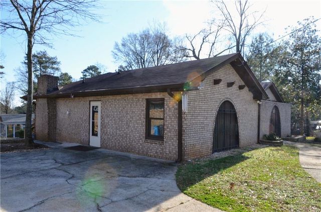 4296 Linda SW Lane, Lilburn, GA 30047