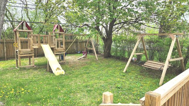 1730 Kingston Circle, Carpentersville, IL 60110
