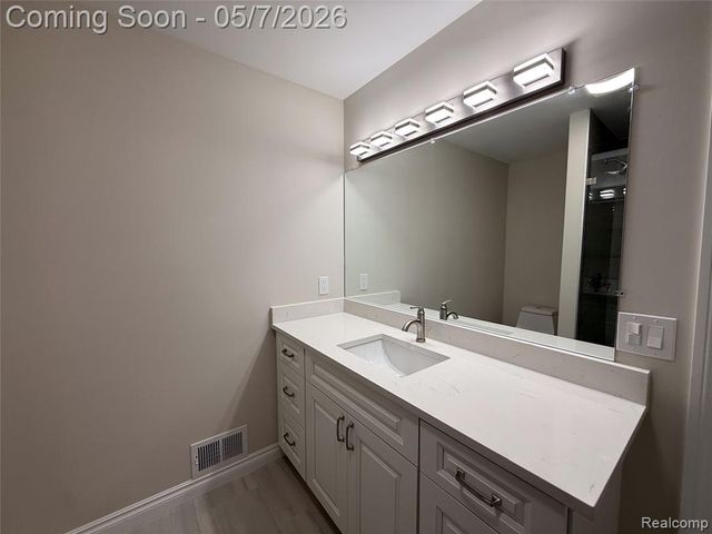 45480 Inverness Circle, Macomb, MI 48044