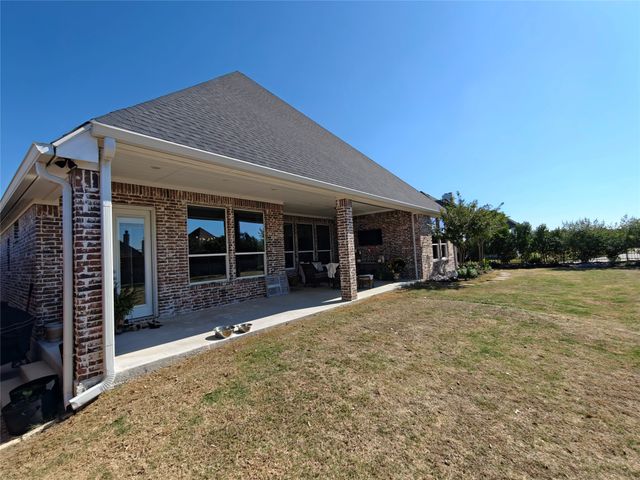 11008 Familia Real Drive, Benbrook, TX 76126