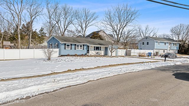 392 Suburban Drive, Toms River, NJ 08753