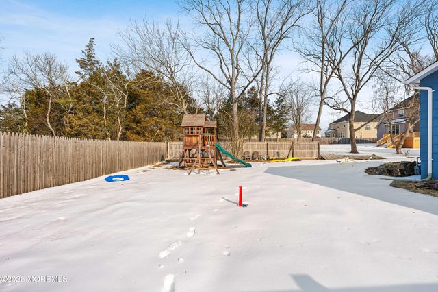 392 Suburban Drive, Toms River, NJ 08753