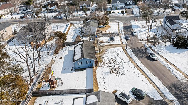 392 Suburban Drive, Toms River, NJ 08753