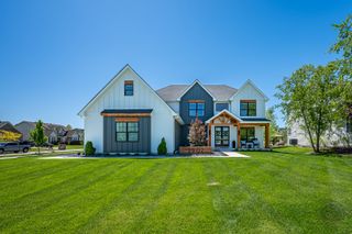 2902 Hampton Avenue, North Aurora, IL 60542
