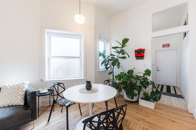 3279 W Armitage Avenue, Chicago, IL 60647