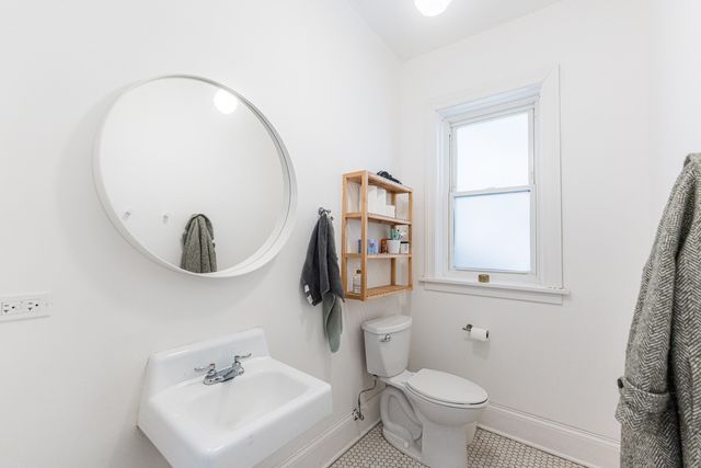 3279 W Armitage Avenue, Chicago, IL 60647