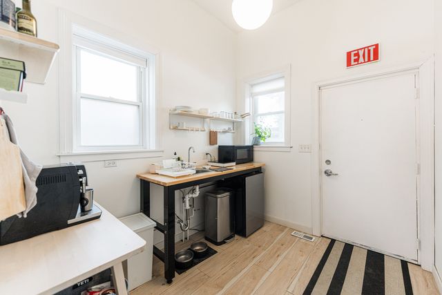 3279 W Armitage Avenue, Chicago, IL 60647