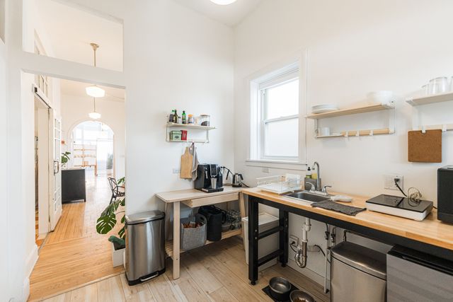 3279 W Armitage Avenue, Chicago, IL 60647