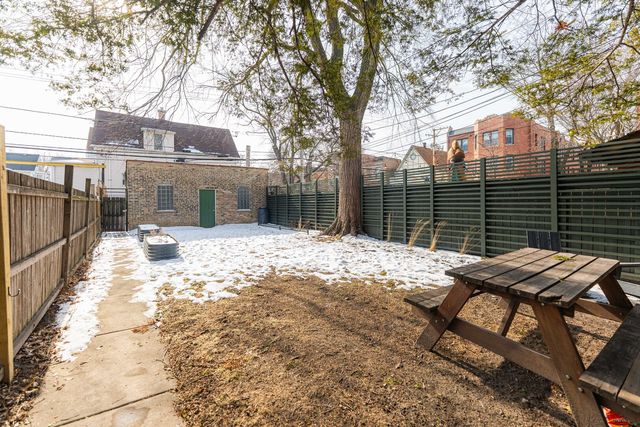 3279 W Armitage Avenue, Chicago, IL 60647