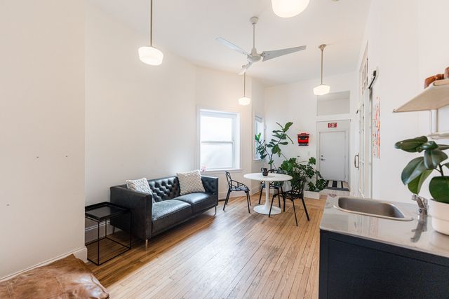 3279 W Armitage Avenue, Chicago, IL 60647